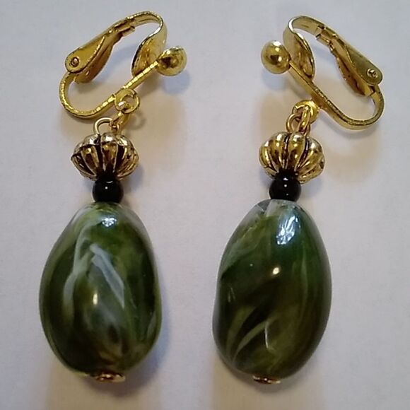 Vintage Earrings Clip - Picture 2 of 6